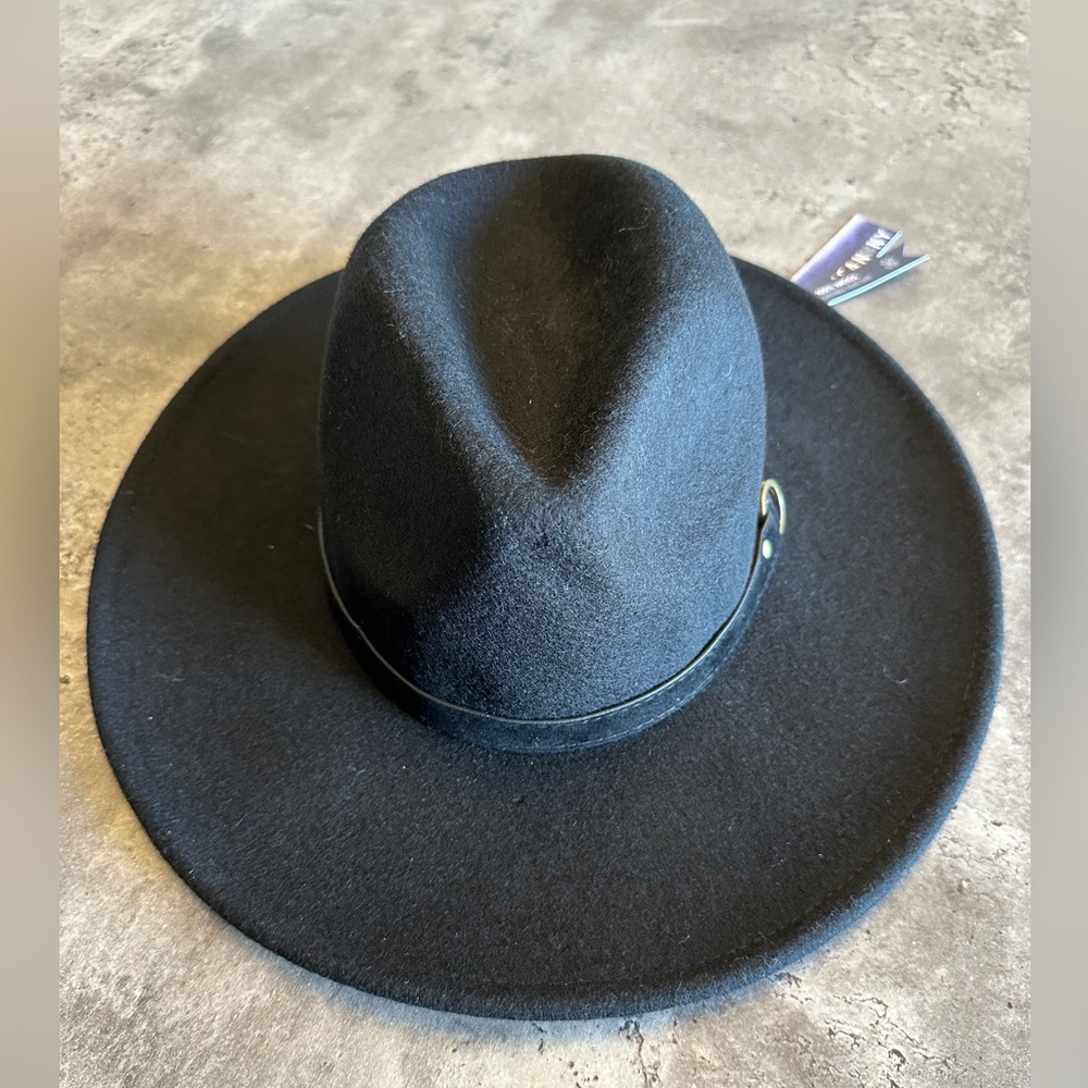 ARTISAN NY Black wool hat. NWT